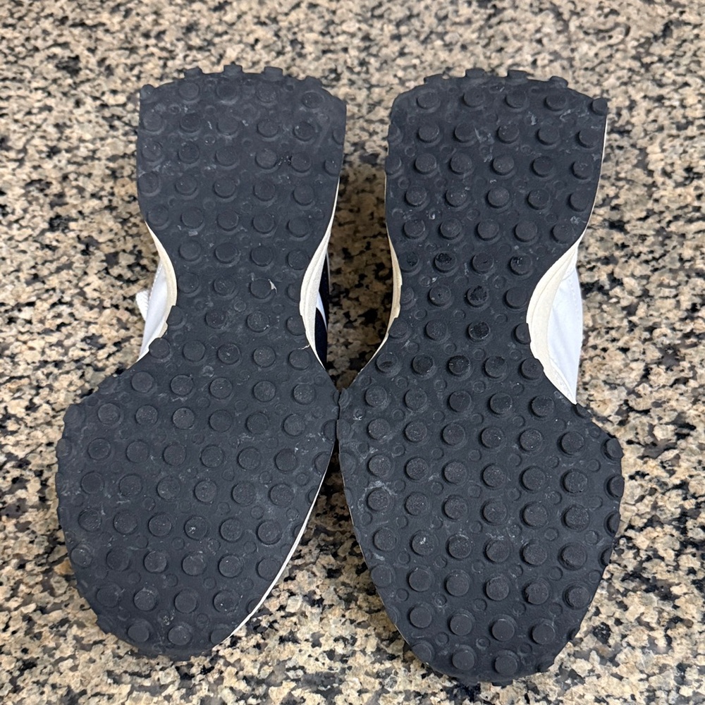 New Balance 327 Sneakers - Picture 5 of 7